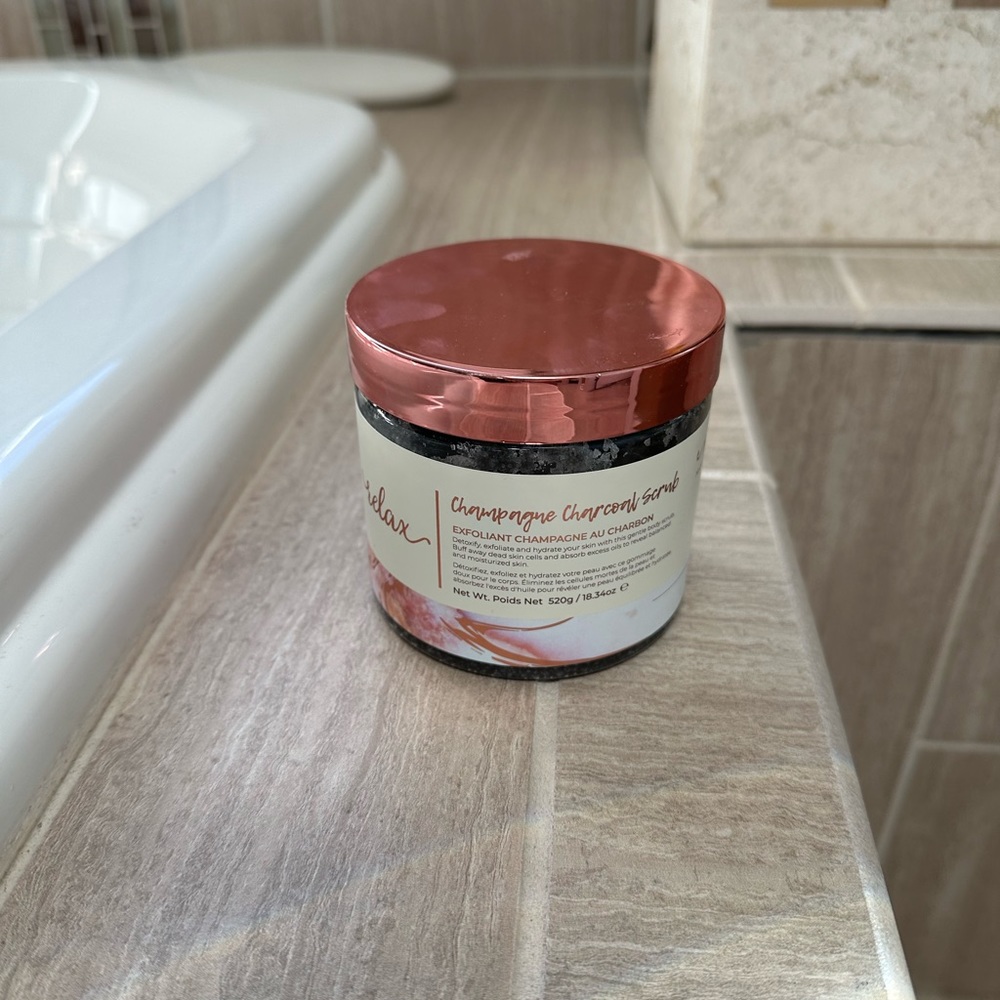 Manna Kadar champagne charcoal scrub
